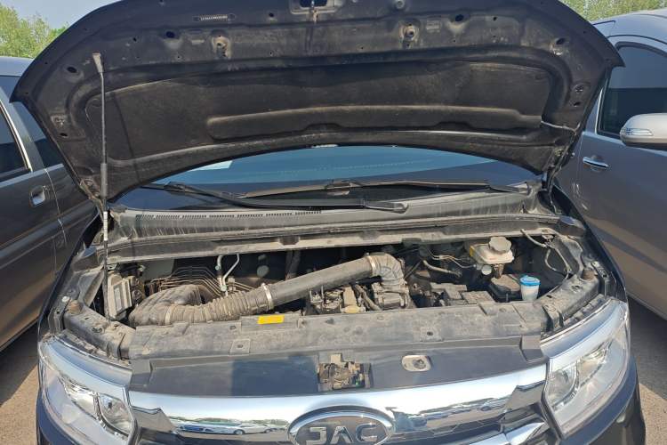 Used JAC Refine M3 2022 PLUS 1.8L 7-seater Standard Model Engine Bay