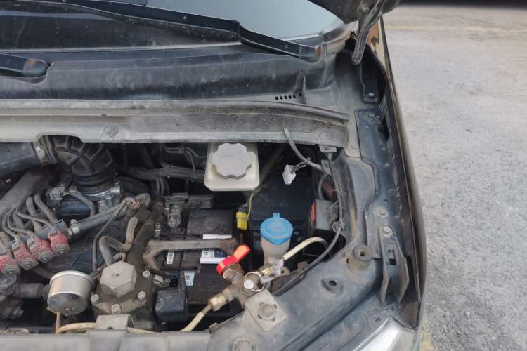 Used JAC Refine M3 2022 1.8L 7-seat Standard Edition Engine Bay Left