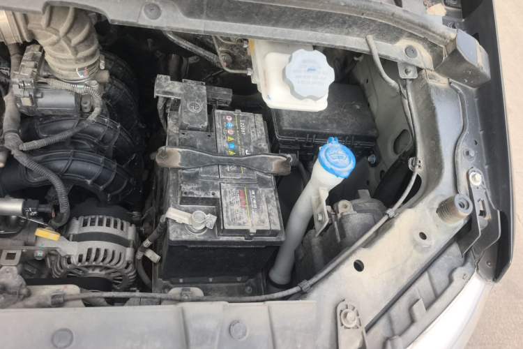 Used JAC Refine M3 2022 1.8L 7-seat Standard Edition Engine Bay Left