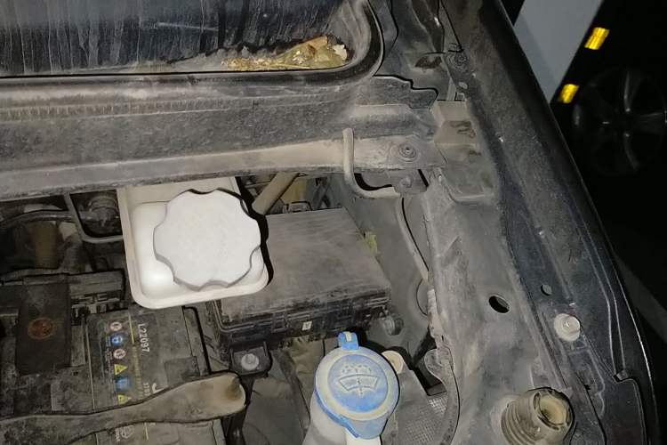 Used JAC Refine M3 2022 PLUS Standard Model 1.5T Engine Bay Left