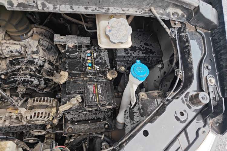 Used JAC Refine M3 2022 PLUS 1.8L 7-seater Standard Model Engine Bay Left