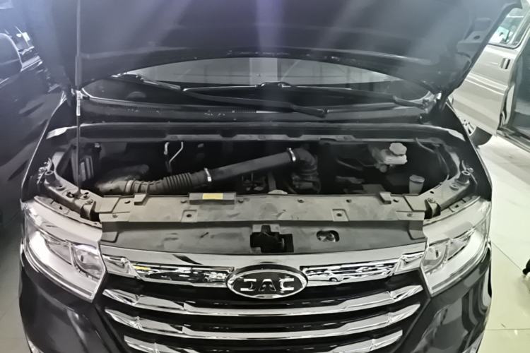 Used JAC Refine M3 2022 PLUS 1.8L 7-seater Standard Model Engine Bay