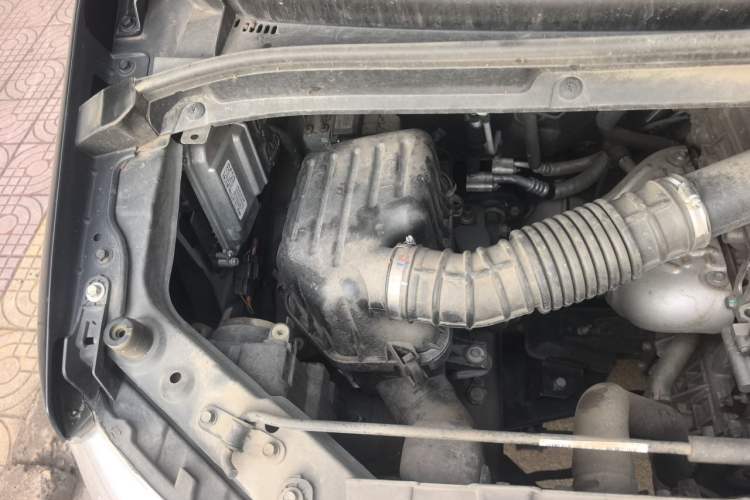 Used JAC Refine M3 2022 1.8L 7-seat Standard Edition Engine Bay Right