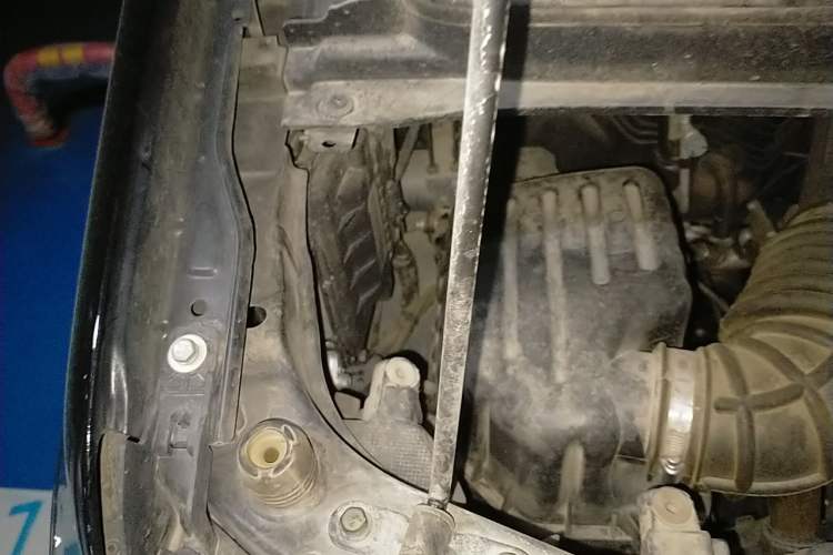 Used JAC Refine M3 2022 PLUS Standard Model 1.5T Engine Bay Right