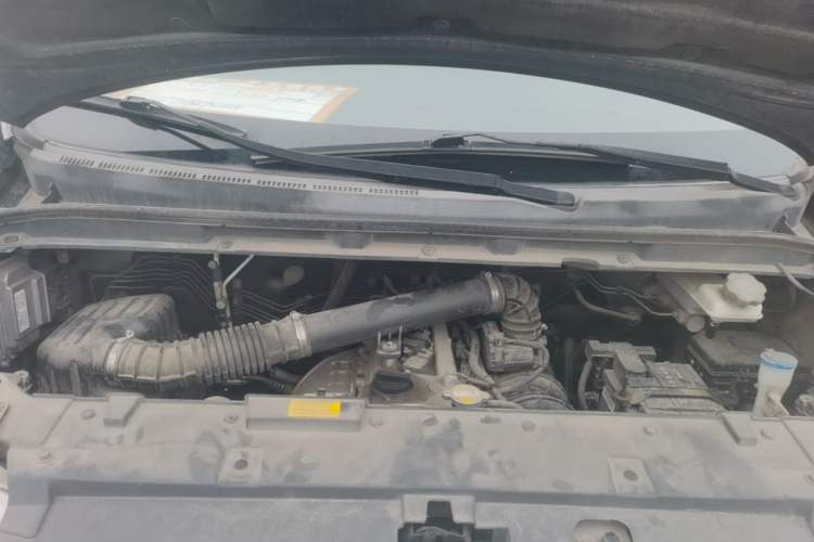 Used JAC Refine M3 2022 PLUS 1.8L 7-seater Standard Model Engine Bay