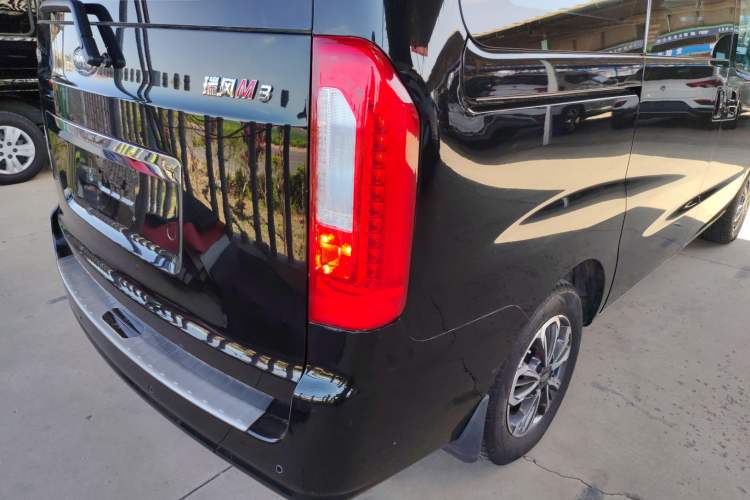Used JAC Refine M3 2022 1.8L 7-seat Standard Edition Exterior 3