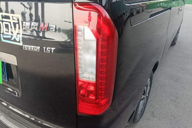 Used JAC Refine M3 2022 PLUS 1.5T 7-Seater Standard Model Exterior 3