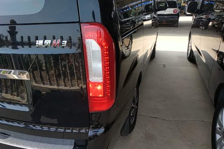 Used JAC Refine M3 2022 1.8L 7-seat Standard Edition Exterior 3