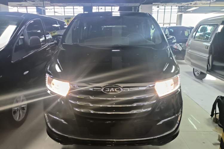 Used JAC Refine M3 2022 PLUS 1.8L 7-seater Standard Model Front