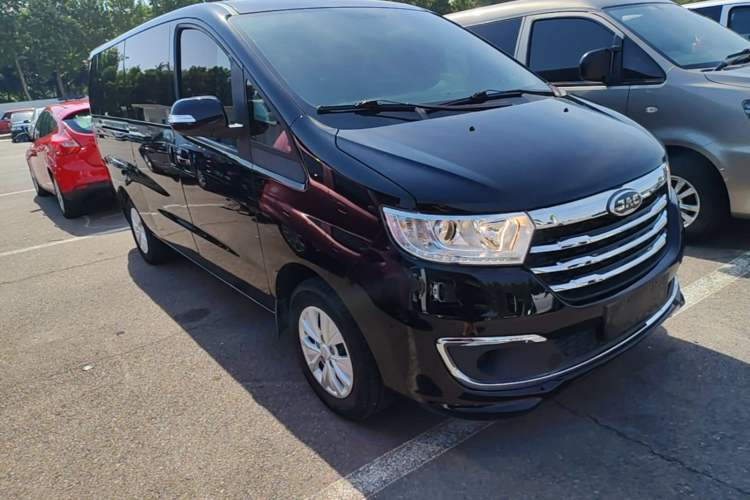 Used JAC Refine M3 2022 PLUS 1.8L 7-seater Standard Model Front Right 45 Deg