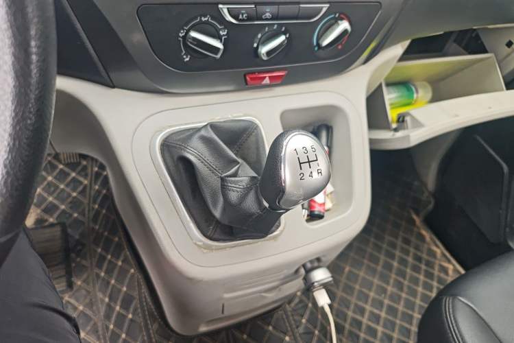 Used JAC Refine M3 2022 PLUS Creator Edition 1.5T Luxury Model Gear Lever