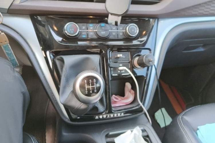 Used JAC Refine M3 2022 PLUS 1.8L 7-seater Standard Model Gear Lever