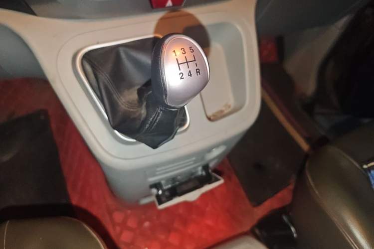 Used JAC Refine M3 2022 PLUS IKEA Edition 1.8L Comfort Version Gear Lever