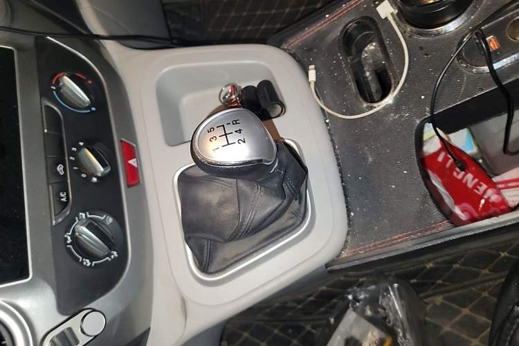 Used JAC Refine M3 2022 PLUS Creator Edition 1.5T Luxury Model Gear Lever