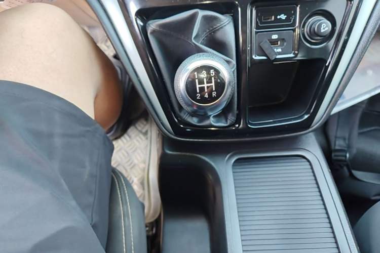 Used JAC Refine M3 2022 PLUS 1.8L 7-seater Standard Model Gear Lever