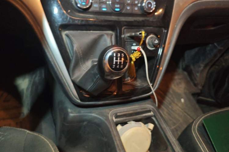 Used JAC Refine M3 2022 PLUS 1.8L 7-seater Standard Model Gear Lever