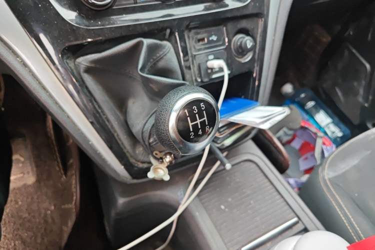 Used JAC Refine M3 2022 PLUS 1.8L 7-seater Standard Model Gear Lever