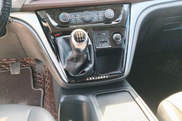 Used JAC Refine M3 2022 PLUS 1.8L 7-seater Standard Model Gear Lever