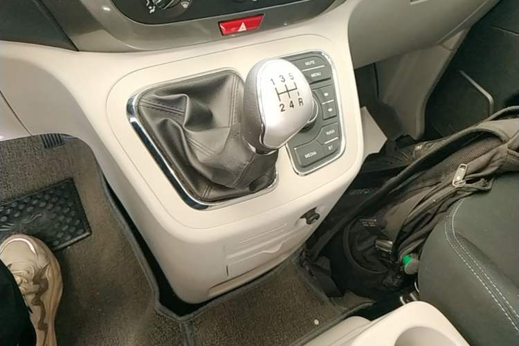 Used JAC Refine M3 2022 1.8L 7-seat Standard Edition Gear Lever