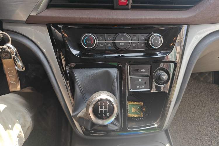 Used JAC Refine M3 2022 PLUS 1.5T 7-Seater Standard Model Gear Lever