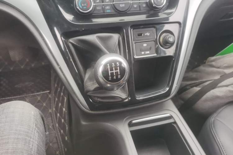 Used JAC Refine M3 2022 PLUS 1.8L 7-seater Standard Model Gear Lever