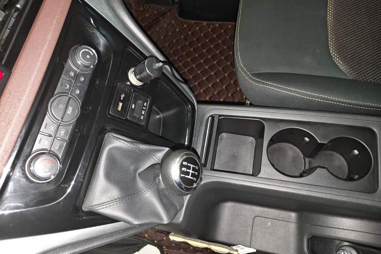 Used JAC Refine M3 2022 1.5T 7-Seater Standard Edition Interior 1