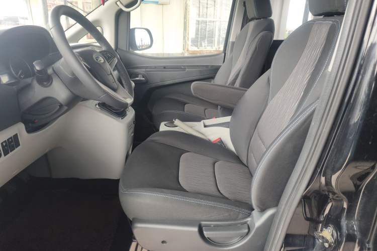 Used JAC Refine M3 2022 1.8L 7-seat Standard Edition Interior 1