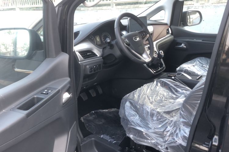 Used JAC Refine M3 2022 1.8L 7-seat Standard Edition Interior 2