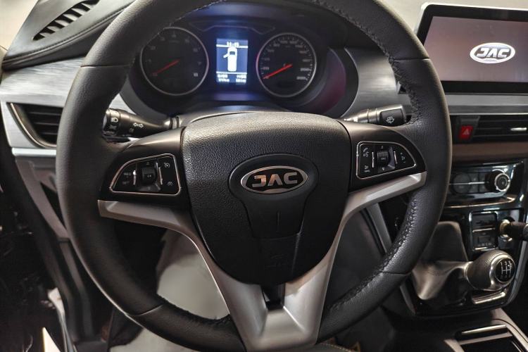 Used JAC Refine M3 2022 1.5T 7-Seater Standard Edition Interior 2