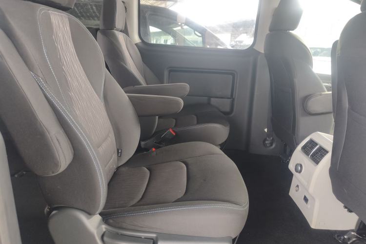 Used JAC Refine M3 2022 1.8L 7-seat Standard Edition Interior 3