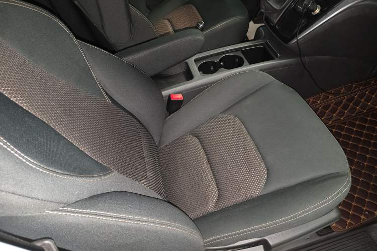 Used JAC Refine M3 2022 1.5T 7-Seater Standard Edition Interior 6