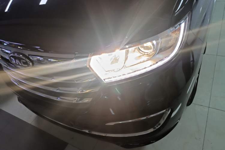 Used JAC Refine M3 2022 PLUS 1.8L 7-seater Standard Model Left Front Headlight