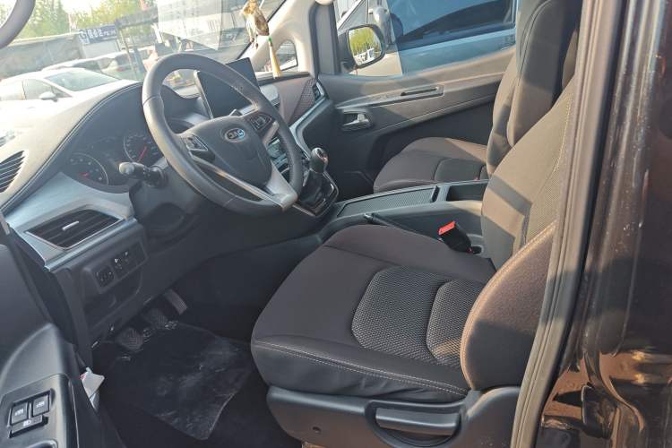 Used JAC Refine M3 2022 PLUS 1.8L 7-seater Standard Model Left Front Seat