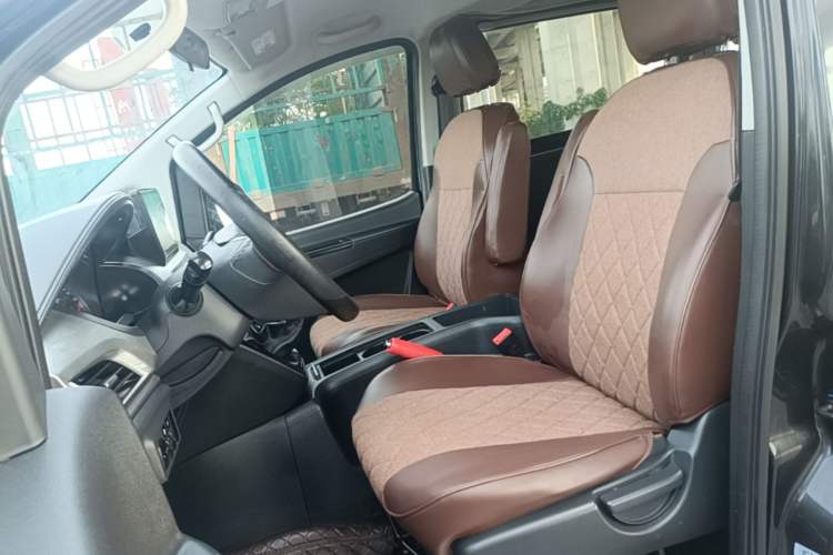 Used JAC Refine M3 2022 PLUS 1.5T 7-Seater Standard Model Left Front Seat