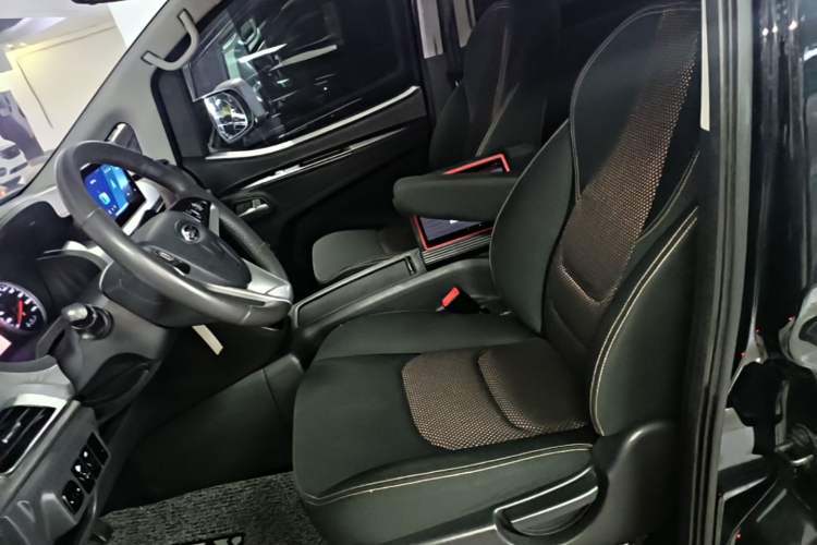 Used JAC Refine M3 2022 PLUS 1.8L 7-seater Standard Model Left Front Seat