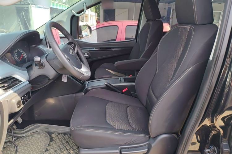 Used JAC Refine M3 2022 PLUS 1.8L 7-seater Standard Model Left Front Seat