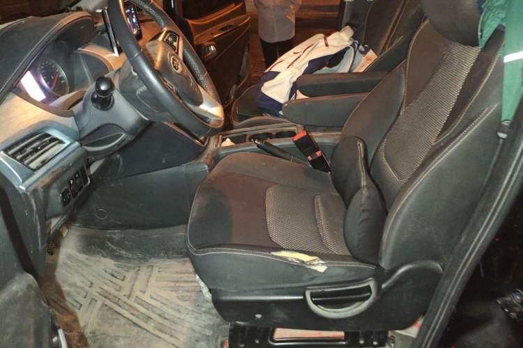 Used JAC Refine M3 2022 PLUS 1.8L 7-seater Standard Model Left Front Seat