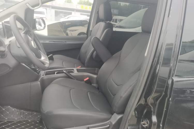 Used JAC Refine M3 2022 PLUS 1.8L 7-seater Standard Model Left Front Seat