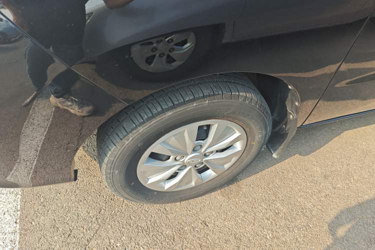 Used JAC Refine M3 2022 PLUS 1.8L 7-seater Standard Model Left Front Wheel Hub