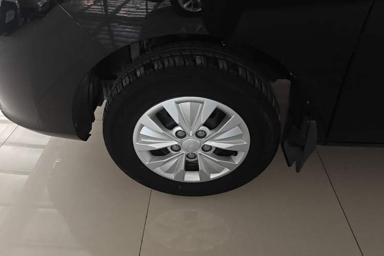 Used JAC Refine M3 2022 PLUS 1.5T 7-Seater Standard Model Left Front Wheel Hub