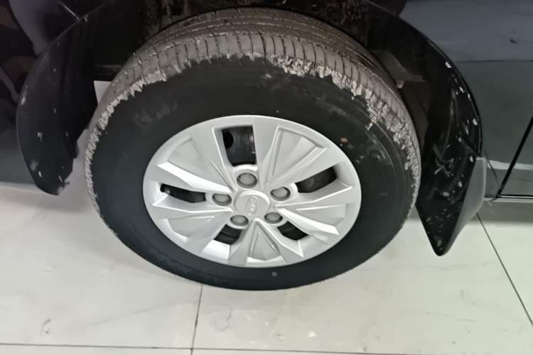 Used JAC Refine M3 2022 PLUS 1.8L 7-seater Standard Model Left Front Wheel Hub