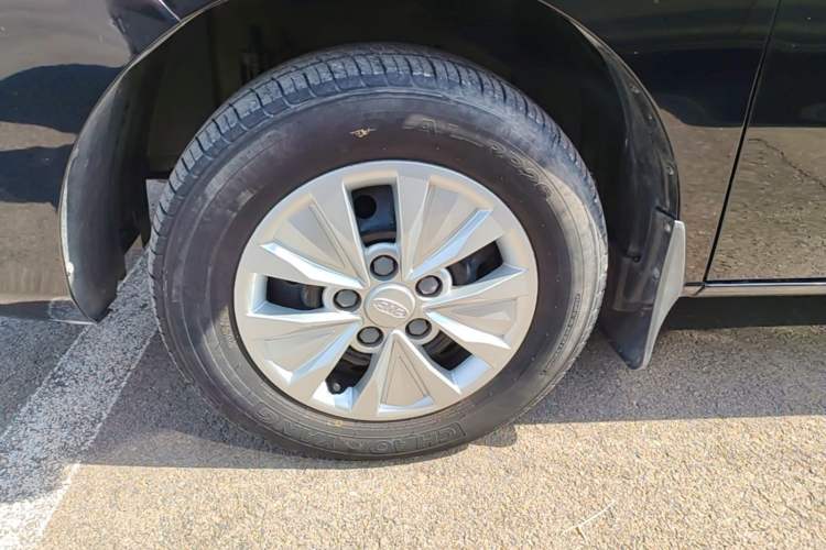 Used JAC Refine M3 2022 PLUS 1.8L 7-seater Standard Model Left Front Wheel Hub