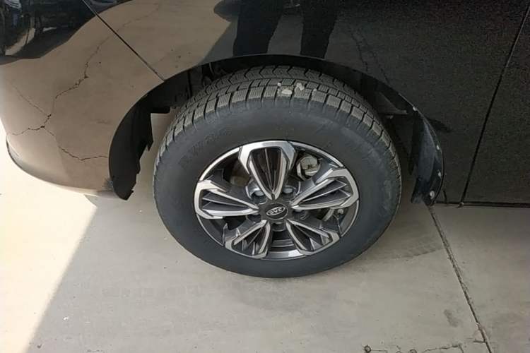 Used JAC Refine M3 2022 1.8L 7-seat Standard Edition Left Front Wheel Hub