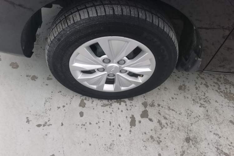 Used JAC Refine M3 2022 PLUS 1.8L 7-seater Standard Model Left Front Wheel Hub