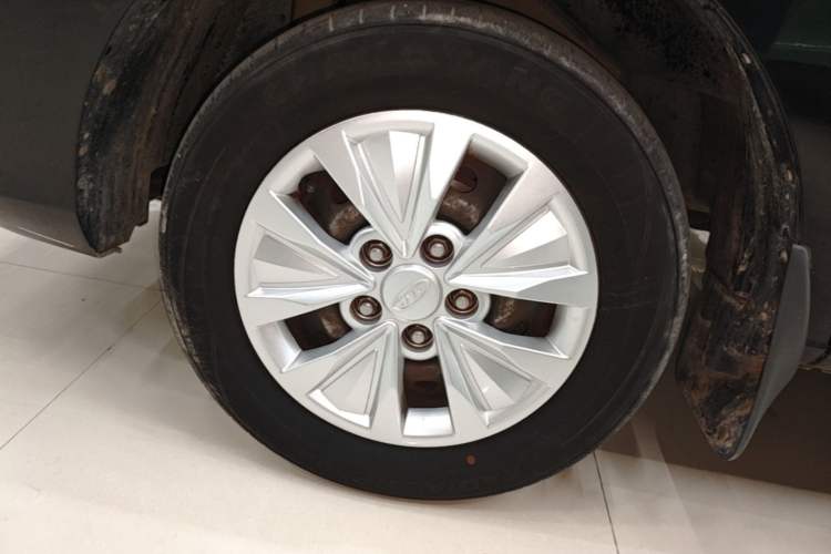 Used JAC Refine M3 2022 1.8L 7-seat Standard Edition Left Front Wheel Hub