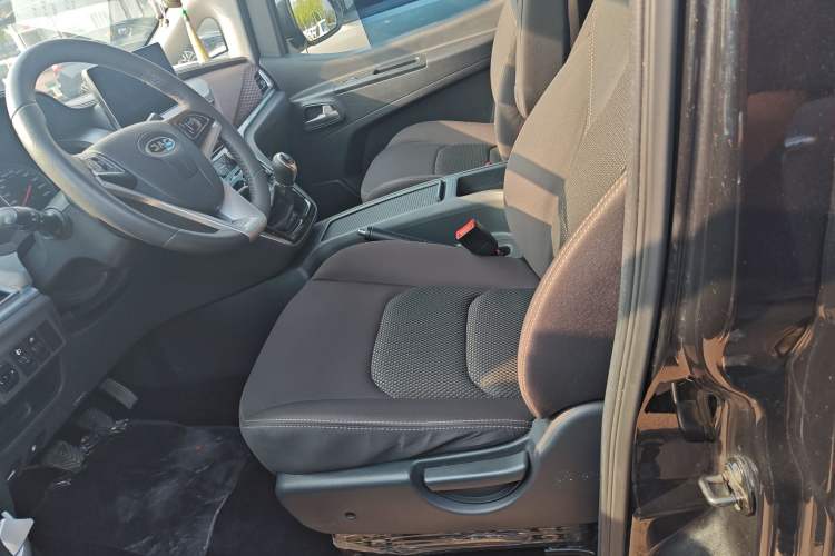 Used JAC Refine M3 2022 PLUS 1.8L 7-seater Standard Model Left Rear Seat