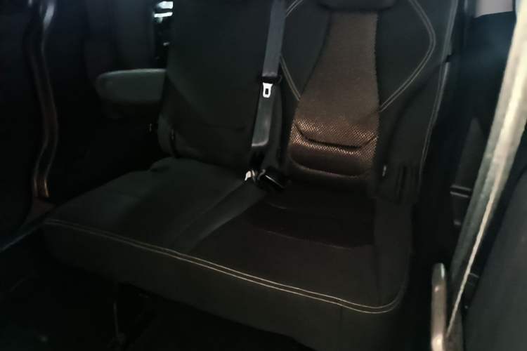 Used JAC Refine M3 2022 PLUS 1.8L 7-seater Standard Model Left Rear Seat
