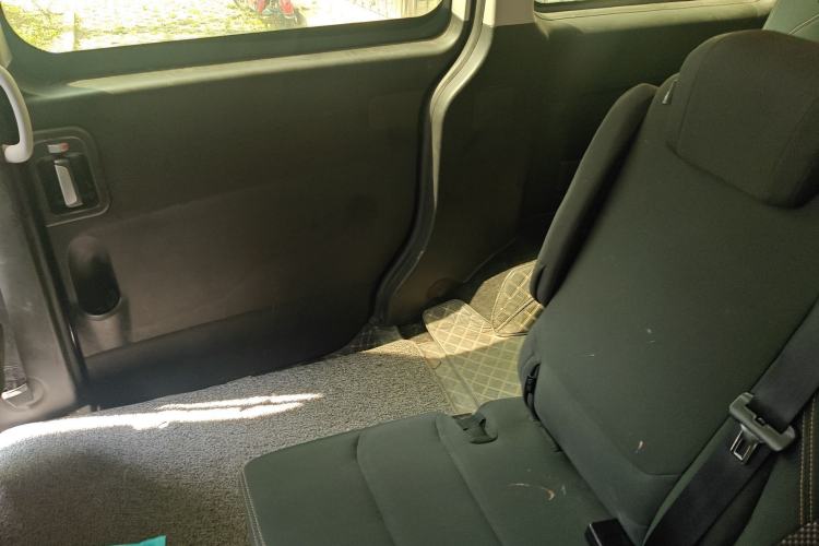 Used JAC Refine M3 2022 PLUS 1.5T 7-Seater Standard Model Left Rear Seat
