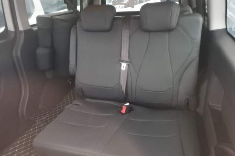 Used JAC Refine M3 2022 PLUS 1.8L 7-seater Standard Model Left Rear Seat
