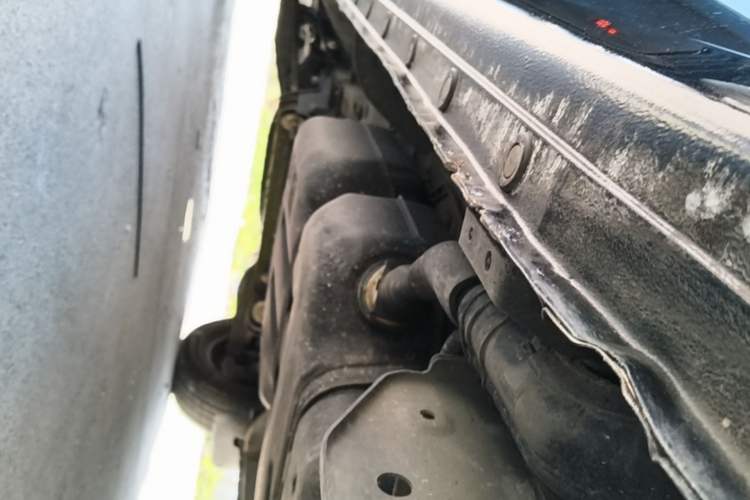 Used JAC Refine M3 2022 PLUS 1.8L 7-seater Standard Model Left Side Sill